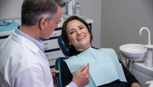 Leia mais sobre o artigo Erosão ácida causa sensibilidade dentária: como identificar, tratar e proteger seu sorriso