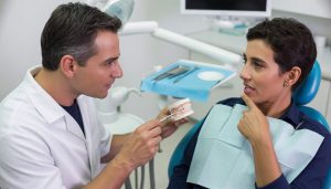 Leia mais sobre o artigo Creme dental para dentes sensíveis funciona mesmo? O que esperar e como escolher o melhor