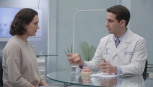 Leia mais sobre o artigo Tomar água com gás com frequência causa erosão? Entenda o risco para os dentes e como se proteger